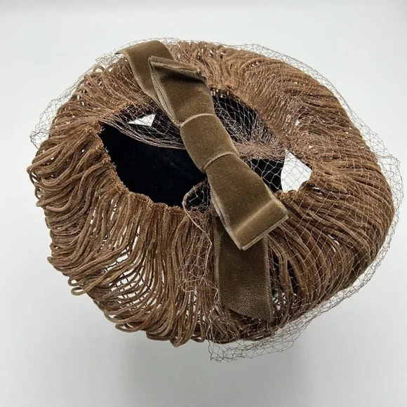 TAN VELVET HAT WITH LACE FACE COVER VINTAGE - Picture 4 of 6